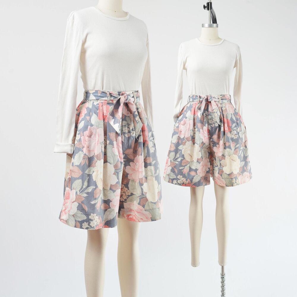 Vintage 80s Floral Cotton Shorts Pleated Wide Leg Tie Belt Bermuda Shorts S M